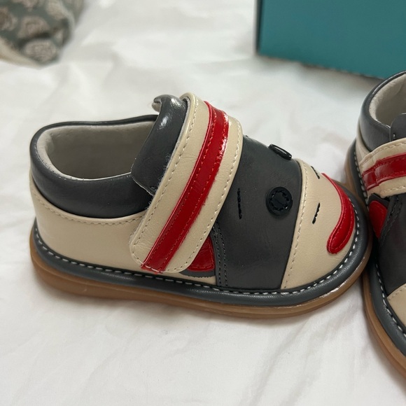 Wee Squeak Monkey Face Kids Shoes - Gray and Red size 4 NWT - Picture 3 of 6